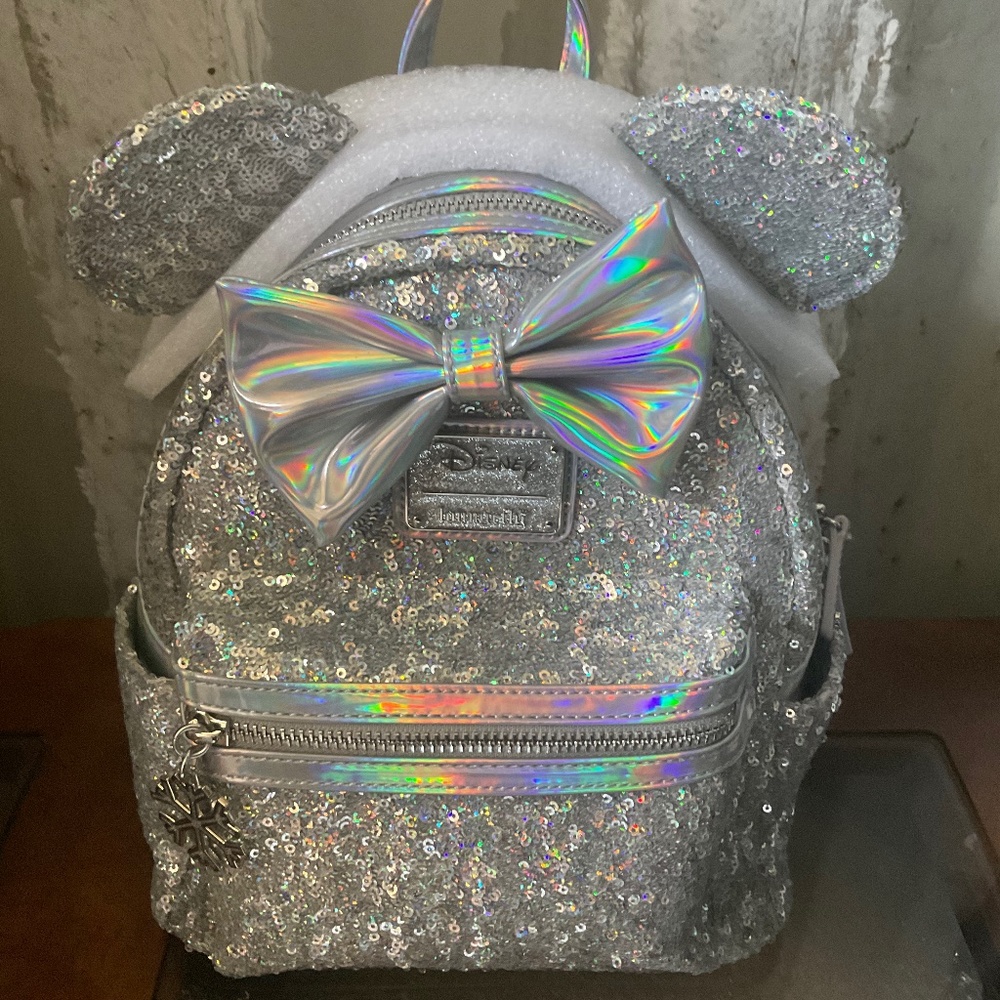 Disney holo Minnie Mouse loungefly - Picture 1 of 2